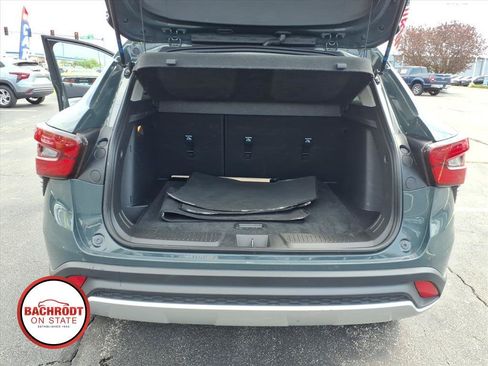 Used 2025 Chevrolet Trax LT FWD image 29