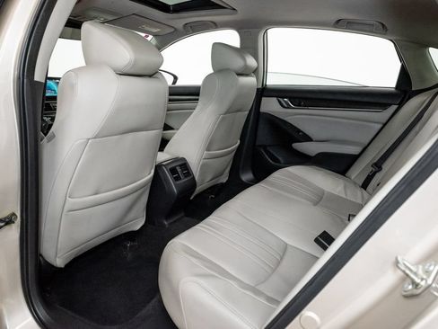 Used 2018 Honda Accord Touring image 24