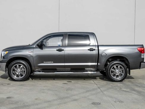 Used 2013 Toyota Tundra 4x4 CrewMax image 11