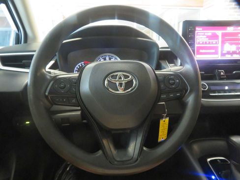 Used 2021 Toyota Corolla LE FWD image 29