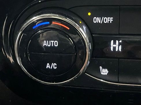 Used 2024 Chevrolet Trax RS w/ Sunroof Package image 31