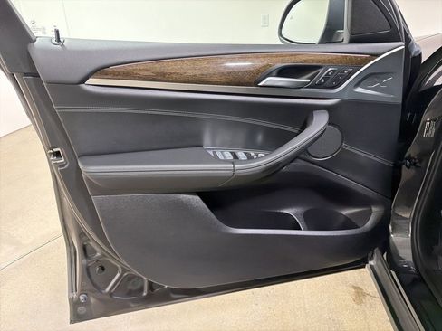 Used 2023 BMW X4 xDrive30i w/ Premium Package image 9