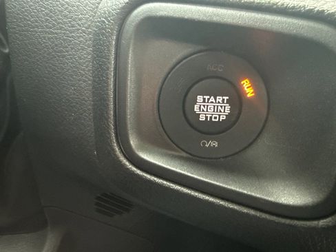 Used 2024 Jeep Gladiator Sport image 32