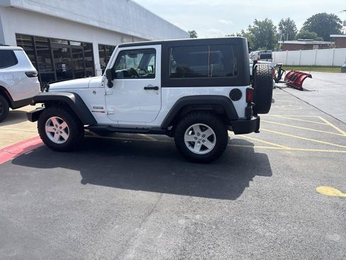 Used 2018 Jeep Wrangler Sport AWD/4WD image 8
