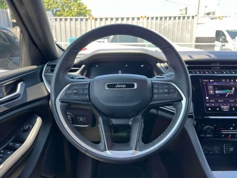 Used 2023 Jeep Grand Cherokee L Laredo AWD/4WD image 17