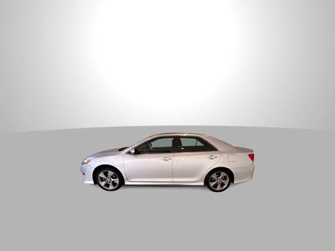 Used 2012 Toyota Camry SE FWD image 5