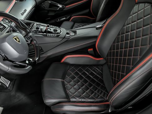 Used 2017 Lamborghini Aventador S image 24