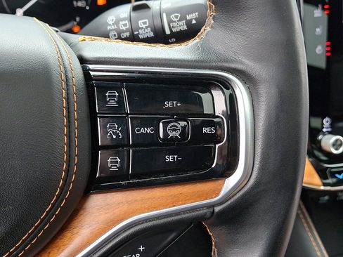 Used 2022 Jeep Grand Wagoneer Series III w/ Flexible Seating Group AWD/4WD image 30