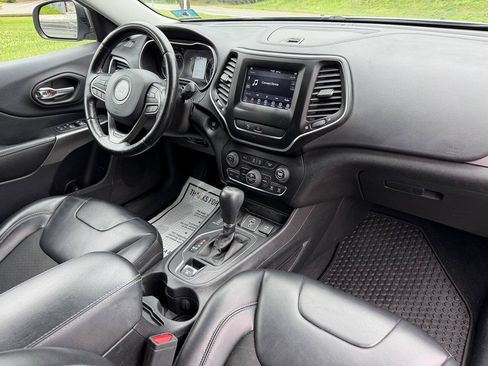 Used 2020 Jeep Cherokee Latitude Plus w/ Comfort/Convenience Group AWD/4WD image 21