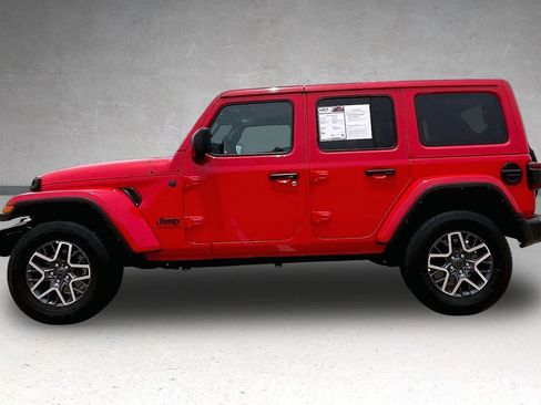 Used 2025 Jeep Wrangler Unlimited Sahara AWD/4WD image 3