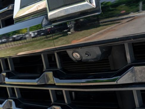 Used 2023 Chevrolet Silverado 1500 LT Trail Boss w/ LT Trail Boss Premium Package AWD/4WD image 3