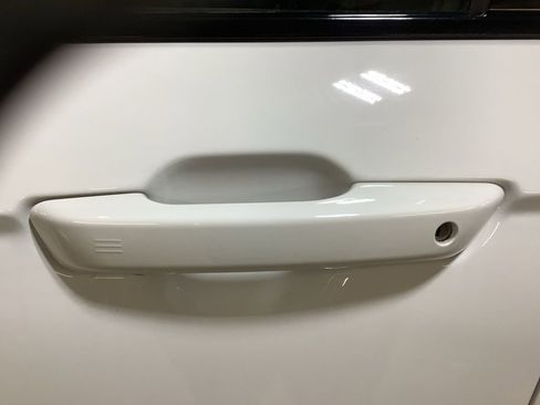 Used 2023 Jeep Grand Cherokee L Laredo image 14