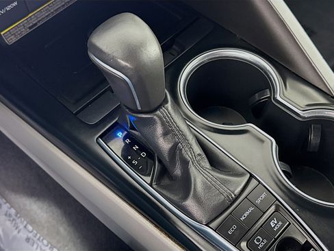 Used 2019 Toyota Camry XLE w/ Sunroof Package image 20