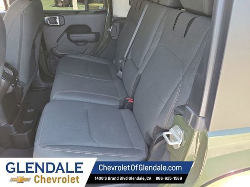 Used 2024 Jeep Wrangler Unlimited AWD/4WD image 21