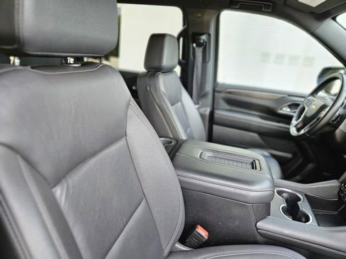 Used 2024 Chevrolet Suburban LT RWD image 14