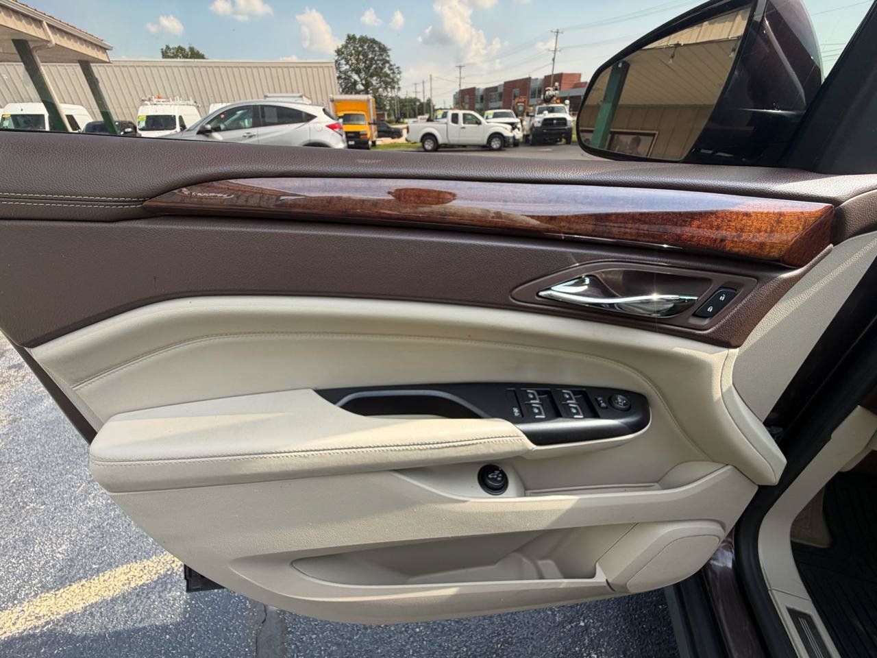 Used 2016 Cadillac SRX Luxury w/ Driver Awareness Package FWD image 18