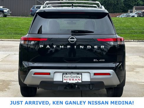 Certified 2023 Nissan Pathfinder SL w/ SL Premium Package AWD/4WD image 4