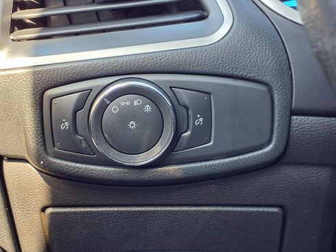 Used 2017 Ford Edge SEL image 19