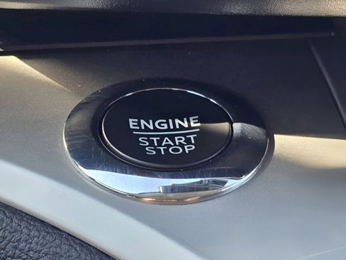 Used 2022 Ford Explorer XLT w/ Equipment Group 202A image 11