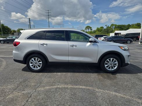 Used 2019 Kia Sorento FWD w/ LX Convenience Package image 3