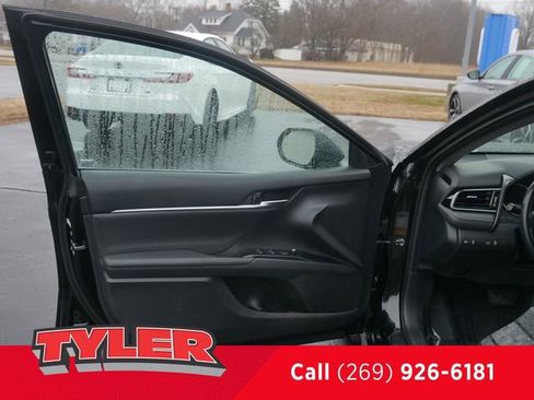 Used 2020 Toyota Camry XSE image 21