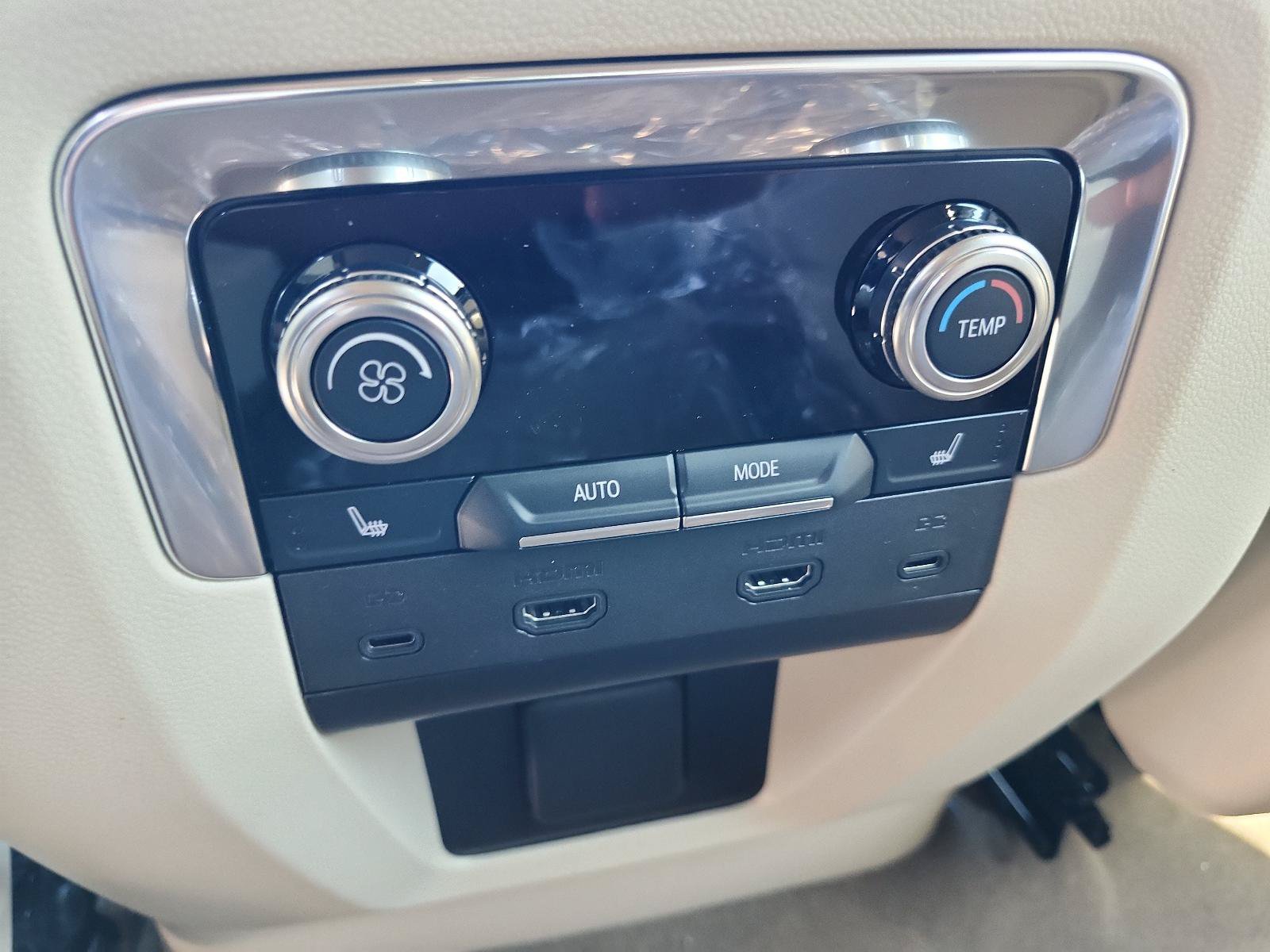 New 2027 GMC Yukon Denali w/ Denali Reserve Package AWD/4WD image 11