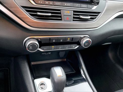 Used 2024 Nissan Altima 2.5 SV FWD image 33