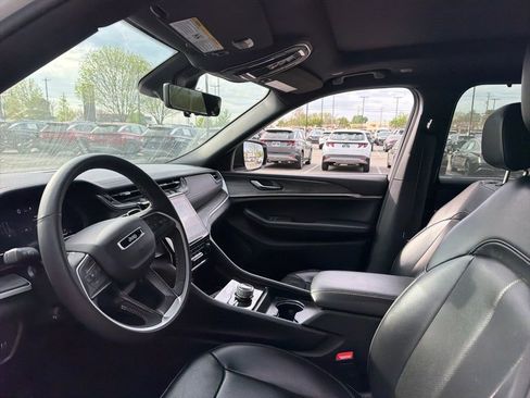 Used 2024 Jeep Grand Cherokee L Limited w/ Luxury Tech Group II image 17