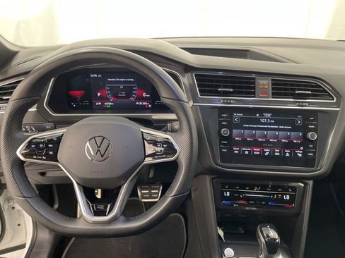 Used 2023 Volkswagen Tiguan SE R-Line image 18