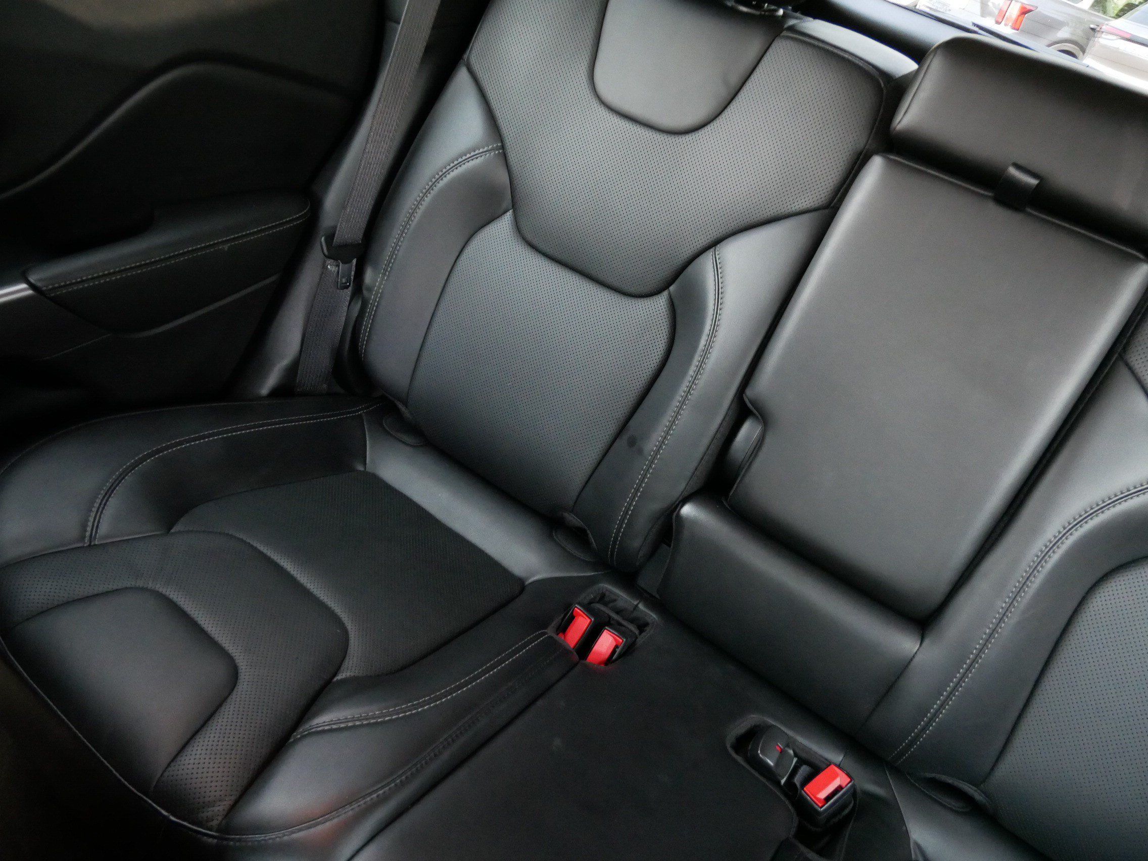 Used 2020 Jeep Cherokee Limited AWD/4WD image 12