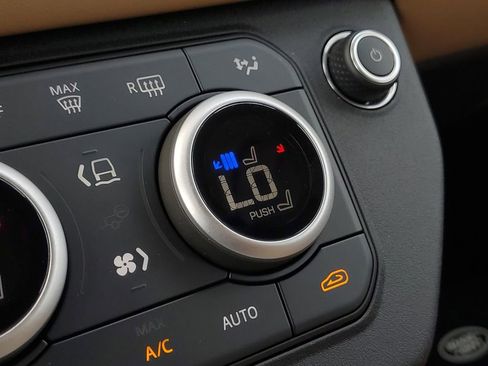 Used 2025 Land Rover Defender 90 S image 28