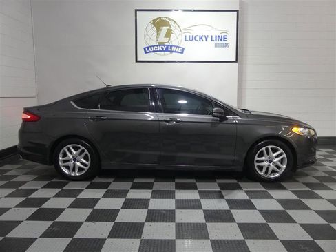 Used 2016 Ford Fusion SE image 6