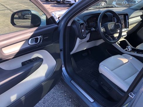 Used 2023 Volvo XC40 B5 Ultimate w/ Protection Package Premier image 11