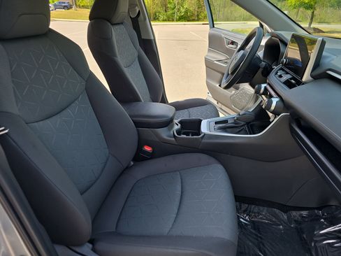 Used 2025 Toyota RAV4 XLE w/ Convenience Package image 10
