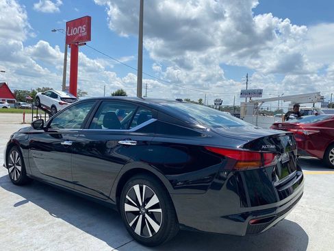Used 2021 Nissan Altima 2.5 SV FWD image 3