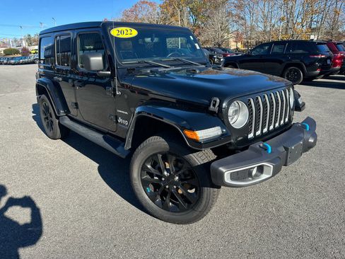 Used 2022 Jeep Wrangler Unlimited Sahara w/ Cold Weather Group image 6