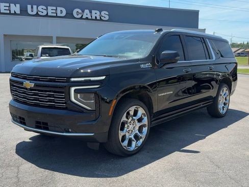 Used 2025 Chevrolet Suburban High Country AWD/4WD image 2
