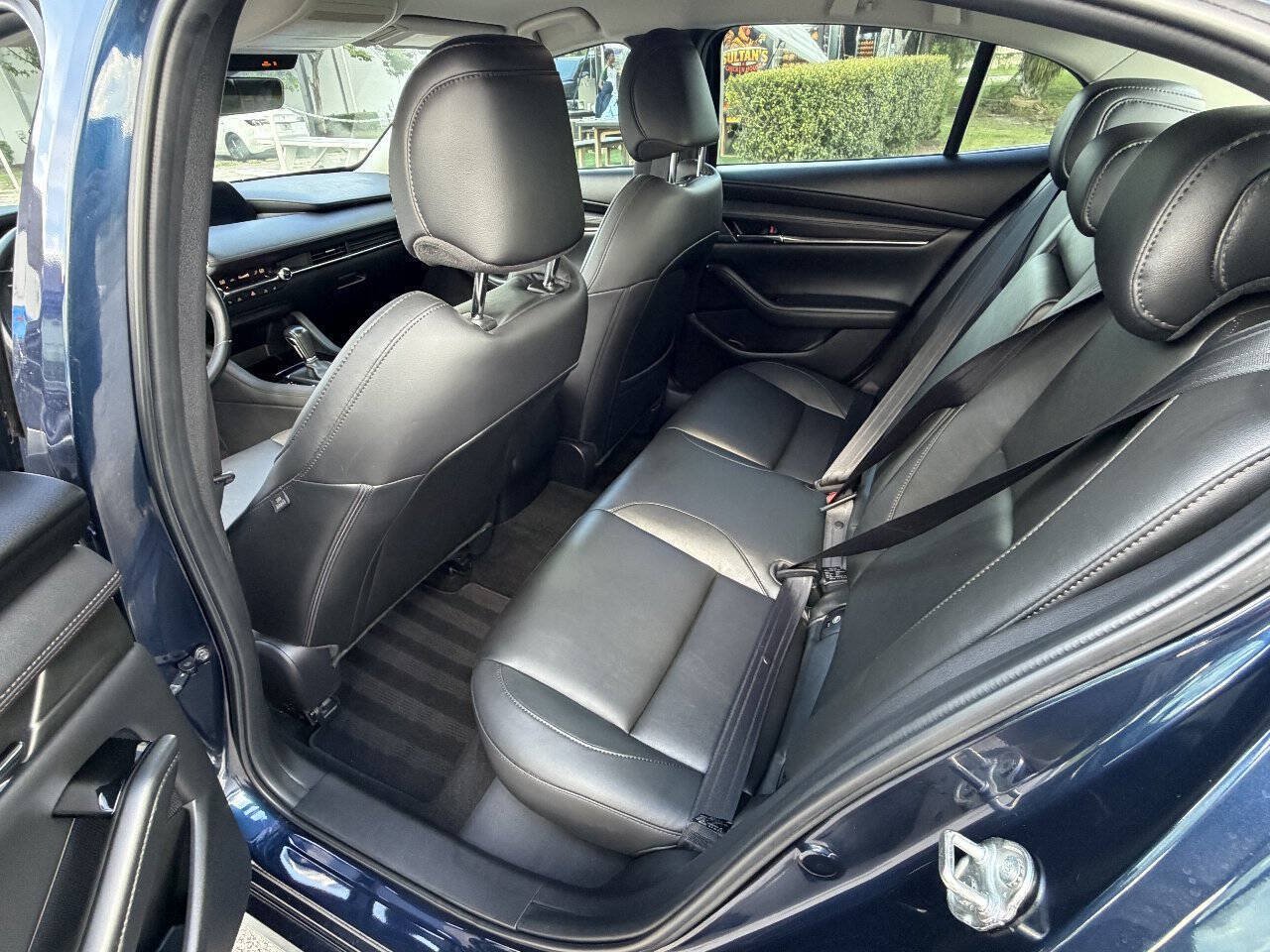 Used 2019 MAZDA MAZDA3 Sedan w/ Preferred Package FWD image 9