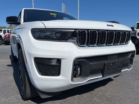 Used 2022 Jeep Grand Cherokee Overland w/ Luxury Tech Group IV AWD/4WD image 52