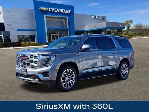 Used 2025 GMC Yukon XL Denali image 4
