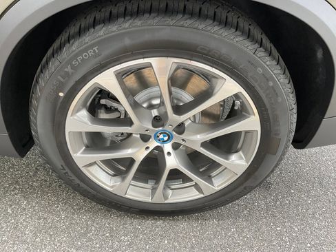 Used 2024 BMW X5 xDrive50e w/ Parking Assistance Package AWD/4WD image 22