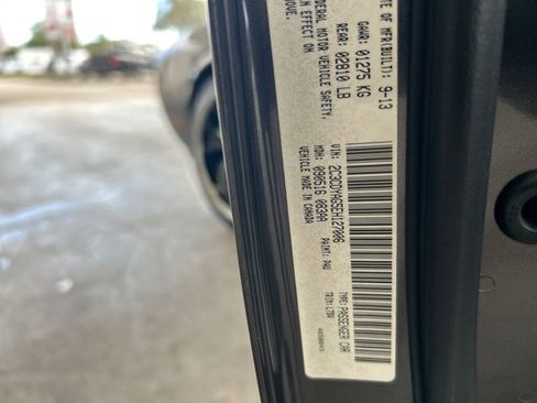 Used 2014 Dodge Challenger SXT image 39