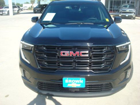 Used 2025 GMC Acadia Elevation w/ Elevation Premium Package FWD image 2
