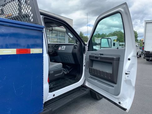 Used 2014 Ford F550 4x4 Regular Cab Super Duty image 21