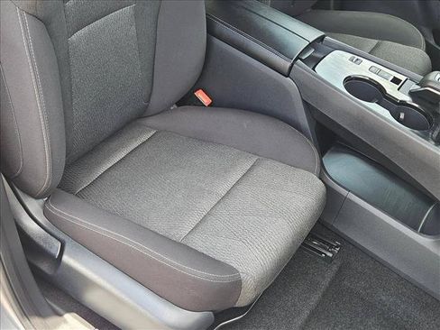 Used 2025 Nissan Rogue SV FWD image 22
