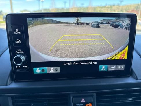 Used 2025 Honda Pilot TrailSport image 24