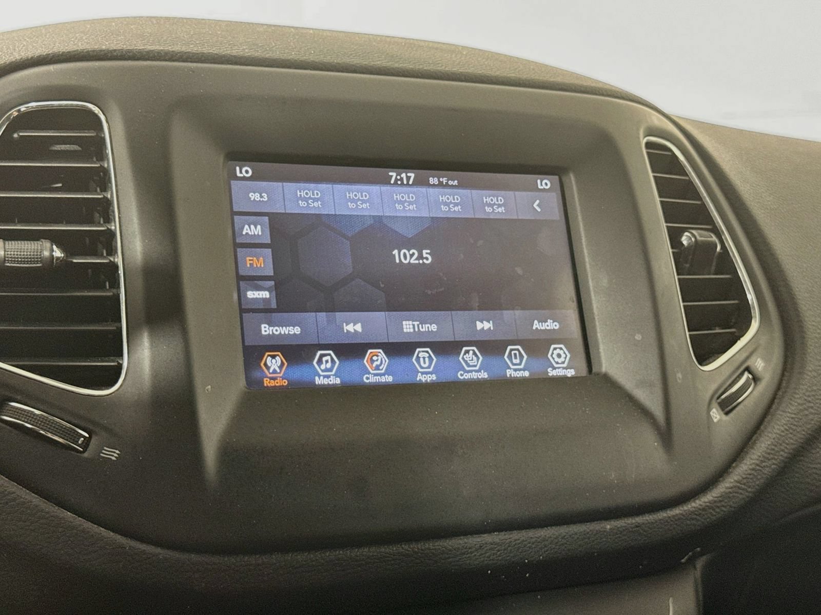 Used 2019 Jeep Compass Latitude w/ Popular Equipment Group AWD/4WD image 16