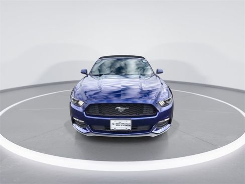 Used 2016 Ford Mustang Convertible image 3