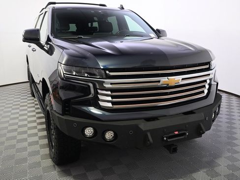 Used 2023 Chevrolet Suburban High Country image 9