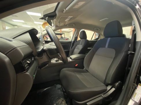 Used 2025 Nissan Sentra SV FWD image 8